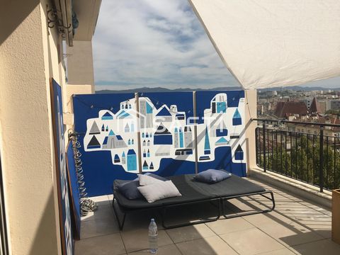 Situé dans le dynamique 3e arrondissement de Marseille (13003), cet appartement bénéficie d'un emplacement dans le secteur de Saint LAZARE. Proche des commerces, des écoles et des transports en commun, ce quartier résidentiel et vivant offre la possi...