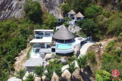 This one of its kind walled in Koh Samui property for sale boasts spectacular panoramic views to the sea and mountains and sits on a picturesque tropical hillside in Hua Thanon, in the South East of the island where the beaches are quiet and there ar...