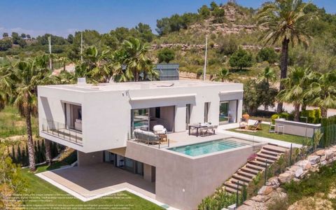 Exclusive villas in Las Colinas Golf, Costa Blanca 3 bedrooms and 3 bathrooms distributed over two floors. The design of these houses presents a contemporary style architecture, with straight and simple lines, whose life opens to the outside, providi...