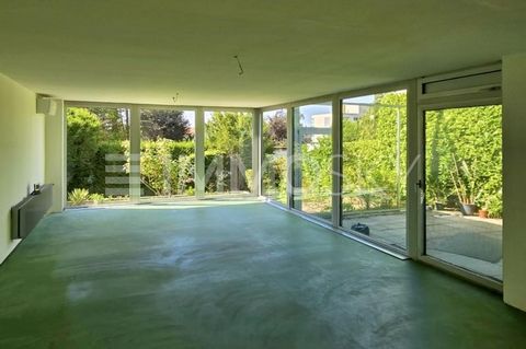 Bungalow de rêve à Zirndorf : jardin, beaucoup d’espace et inondé de lumière Ce bungalow bien entretenu construit en 1970 a été rénové en 2000 et largement modernisé en 2024 pour répondre aux exigences de la vie moderne. Avec une surface habitable d’...