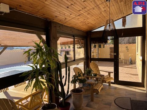 GELIJKVLOERS HUIS MET 4 KAMER Gun uzelf een bubbel van rust met dit huis van 119 m², gelegen op slechts enkele minuten van Pamiers. Gelegen in een groene omgeving en zonder inkijk. Vanaf de entree wordt u verleid door een prachtige leefruimte, ideaal...