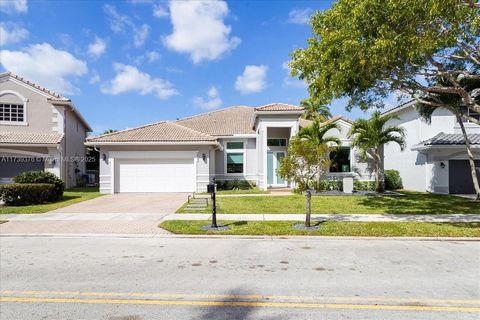 This stunning one-floor single-family home in The Ridges, Weston, FL, is truly one of a kind. With 4 BDs, Den (like a 5th BDs) and 3.5 bathrooms, no detail has been left behind. The high ceilings and the open floor plan allows for plenty of natural l...