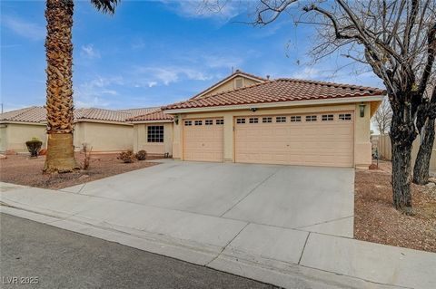 Absolutely stunning single story, 3 bedroom, plus a den, 2 full baths. Home has much to offer, fireplace, courian counter tops, stainless steel appliances, tile floor. Bathrooms are fully tiled, marble countertops, separate shower and tub. Master bed...