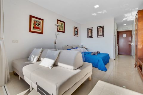 Il studio a Torremolinos ha capacità per 4 persone. Alloggio di 35 m². Ha ascensore, giardino, giardino arredato, terrazza, barbecue, ferro da stiro, accesso internet (wifi), asciugacapelli, balconi, riscaldamento pompa di calore, aria condizionata, ...