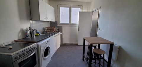 Je vous propose à la location un studio meublé, situé à Tours Nord, dans un quartier calme, à 5 min à pied de l'arrêt de Tram 