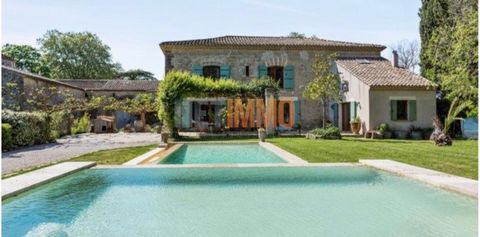 Between Nîmes and Montpellier and only 15 kms from the beaches, charming Mas de 1733 (former stable) completely renovated with taste, of more than 300 m2, it is located in a quiet area and not overlooked, easy to access, while being close to roads an...