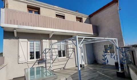 Small on the outside but big on the inside. Only at Elios Group, come and discover this 139m² house located in Le Coteau, quiet and close to amenities. Ideal for a craftsman for its 170m² of outbuildings, 64m² of cellar and as many for the 'laundry r...