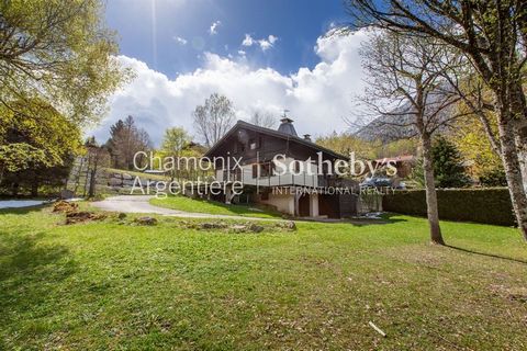 Chamonix Argentière Sotheby's International Realty presenteert Chalet Cooper, een woning met vier slaapkamers in de pittoreske wijk Lavancher, een idyllisch bergdorpje voor natuurliefhebbers. Het is ideaal gelegen, halverwege tussen de skipistes van ...