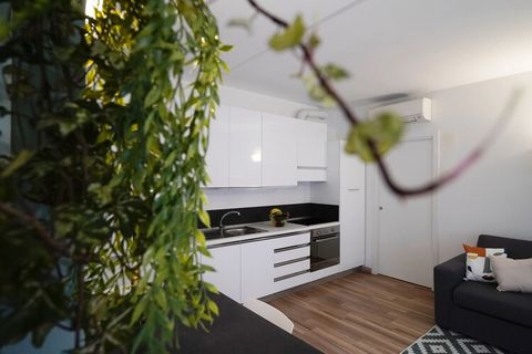 The apartment in Milan has 1 bedrooms and capacity for 4 persons. Accommodation of 538 ft². The accommodation is equipped with the following items: elevator, washing machine, mini bar, iron, internet (Wi-Fi), hair dryer, balcony, gym / fitness centre...