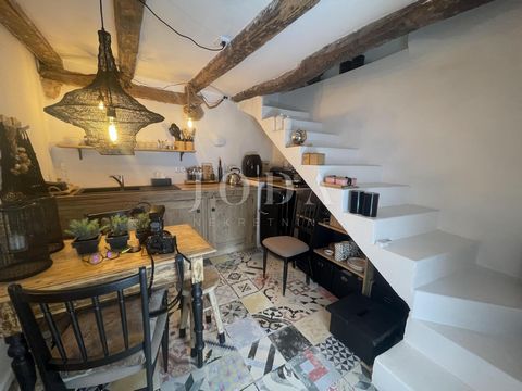 Location: Primorsko-goranska županija, Vrbnik, Vrbnik. Island of Krk - Vrbnik - old city centre For sale is a house in a row built before 1968, thoroughly renovated in 2022, located in the old city centre. The total area of 72m2 spreads over four lev...