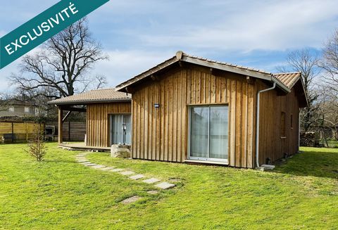 Dans un hameau paisible proche du centre ville et des écoles, venez découvrir cette maison en ossature bois de 85m2 implantée sur une parcelle de 700m2. Construite en 2022, cette maison comme neuve bénéficie d’une garantie décennale! Dès votre entrée...