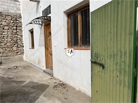 Gelegen in het prachtige en pittoreske stadje Olivares, op slechts 30 minuten van het stadscentrum en de luchthaven van Granada, is dit gerenoveerde, instapklare, 3 slaapkamers, 2 badkamers, gemakkelijk wonen, chaletstijl pand met een patio en tuin. ...