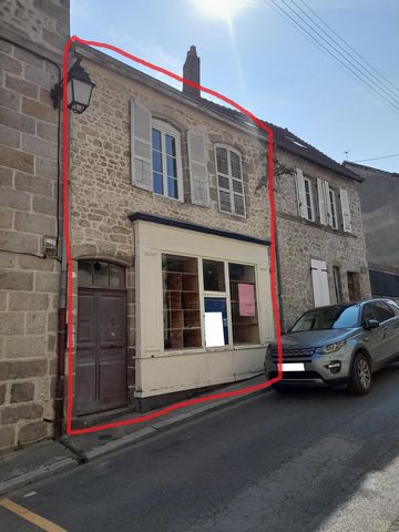 Immeuble à rénover comprenant 4 lots dont 1 local commercial