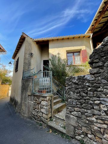 Saint-Laurent-de-Carnols  Maison de village