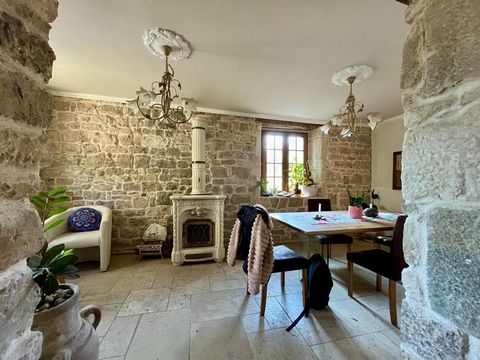 COUP DE CŒUR – Authentique maison en pierre à Port-Lesney (plus de 200 m² habitables)