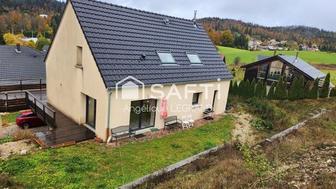 Beau pavillon de 200m² à proximité de la frontière Suisse et des pistes de ski.