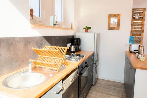 Au cœur de la Bretagne, cette charmante maison familiale de plain-pied offre un havre de paix à deux pas des plages de sable doré de la Plage de la Joie et du pittoresque port de Saint-Guénolé. Imaginez-vous vous réveiller au son de la brise marine, ...