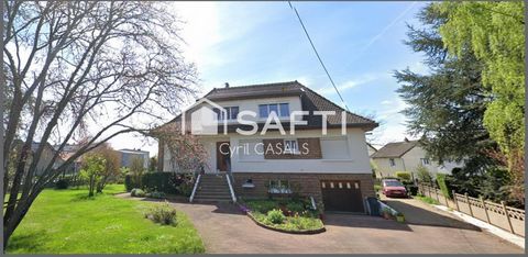 Pavillon 7 pièces de 149 m2 sur deux niveaux et sous-sol complet.Terrain de 2860 m2 clos et arboré.