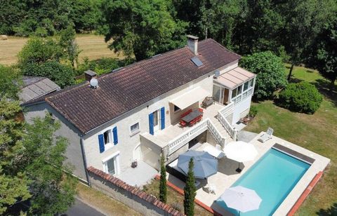 Propriété 238 m2, studio séparé, Piscine chauffée