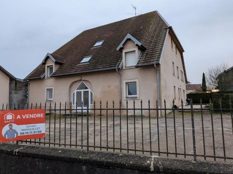À Recologne, à seulement 10 minutes de Besançon, découvrez cet immeuble de rendement idéal pour un investissement pérenne. Situé dans un quartier calme et résidentiel, l’ensemble se compose de 6 appartements entièrement rénovés récemment, offrant des...