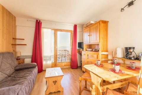 The Residence Belvédère is in the ski resort of La Rosière. The shops and other amenities in the resort centre are just 50 ma way and the ski slopes and ski lifts are 150 m away. The building has 4 floors and is not equipped with a lift. There are be...
