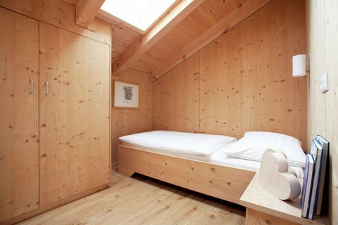 Este moderno apartamento, ubicado en Ramsau im Zillertal, cuenta con 5 dormitorios para 10 personas. Perfecto para familias o amigos, los huéspedes pueden relajarse en la sauna de infrarrojos y acceso a WiFi gratuito ATT a su propiedad amigable para ...