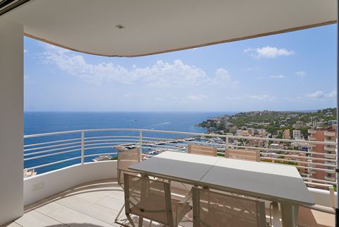 This sensational, high-quality penthouse with about 250 m² living space in San Agustín with a breathtaking view from Palma over the bay Calanova to Illetas, was merged from 3 apartments on a single residential level. You enter the penthouse in luxuri...