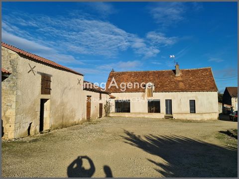 Charm, well-being, space in its purest form On a plot of 8446m² with its swimming pool, its beautiful south-facing terrace not overlooked, its orchard and its numerous outbuildings, we offer you a magnificent fully restored farmhouse 5 minutes from S...