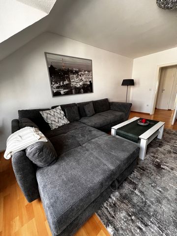 City center Neuss near Landestheater. Bedroom with double bed Living room with sofa bed Study with desk and bed. All rooms have blackout blinds and curtains. The apartment is located on the 4th floor of a well-kept apartment building. It has 3 rooms ...