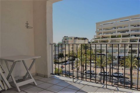 Located in Puerto Banús. 1 bedroom apartment located in Puerto Banus, a few meters from the beach and its renowned marina. It also has a wide variety of restaurants, shops and entertainment areas. The complex where the apartment is located has a Medi...