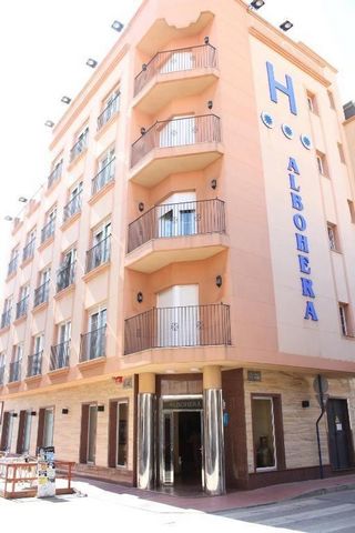 El Hotel Albohera está en Santiago de la Ribera, a 150 metros de la playa y a sólo 1,5 km del aeropuerto de San Javier (Murcia). Ofrece habitaciones con aire acondicionado, TV de pantalla plana y conexión Wi-Fi gratuita. Todas las habitaciones de est...