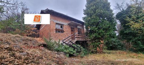 For sale is a house on 2 floors, with reinforced concrete slabs. It is located 10 km. from Panagyurishte, in the villa zone Fetentsi. The house was completed in the 90s, but has not been lived in it for a long time. It is located meters from the main...