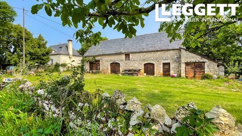A26188NB46 - Between Souillac and Cressensac, this former farmhouse in a dominant position would be ideal for an equestrian project. The house, huge barn and various outbuildings overlook more than 12 ha of meadows and adjoining woods. The house need...
