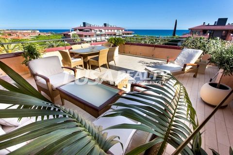 For sale: an exclusive penthouse only two streets away from the beach in a luxurious area of Gavà Mar. The penthouse covers 135 m2, with an additional 60 m2 of terraces with impressive views of the sea and the mountains. Gavà Mar is a very prestigiou...