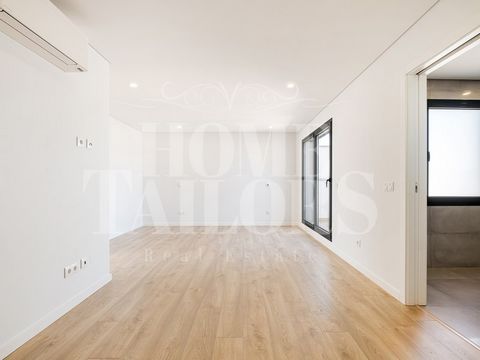NEW apartments located in Portas da Cidade in Montijo. Typologies from T3 to T5 Duplex, all with parking space. 4 bedroom flat with two suites and a parking space. Balcony in two bedrooms and terrace of 36m2 in the living room. Apartments with qualit...