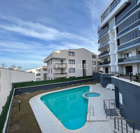 Duplex Appartementen met 5 Slaapkamers en Privézwembad in Halitpaşa Mudanya De appartementen liggen in de wijk Halitpaşa in Mudanya, Bursa. Met zijn verhoogde ligging biedt Halitpaşa een prachtig uitzicht op zee en het bos. De nieuw gebouwde duplex a...