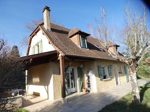 Family house renovated in 2013 with covered terrace, above ground swimming pool, in a cul-de-sac. Comprising: On the ground floor, a beautiful entrance hall, a living room with fireplace, a fully equipped kitchen, a laundry room, two bedrooms and a t...