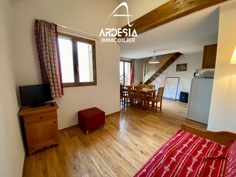 In the ski resort of Albiez-Montrond, move into a beautiful duplex apartment with 2 bedrooms and a mountain area. In 51.55m2, the apartment has a living space with kitchen, 2 bedrooms, a bathroom, a toilet and a mountain area. This is a first floor a...