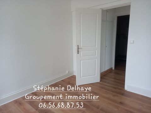 You'll fall in love with this beautiful, bright 59 m2 apartment in the city center of Boulogne, with a view of the port and the city. No work, we put the furniture in! Located on the 5th floor with elevator, you have an entrance, a large bright livin...