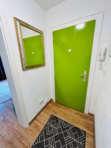 „Living in a nice Place“ is a property with Small balcony in the middle of Essen. It offers a Small balcony and free WiFi in all areas. The apartment has a bedroom, a flat-screen TV and a fully equipped kitchen with a fridge, an oven, a washing machi...