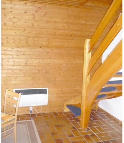 Nice vacation in a cozy, comfortable, fully winter holiday home near Cuxhaven. A spacious living-dining room satellite TV and radio recorder are available. Separate kitchen with a 4-plate stove, refrigerator, microwave, toaster, kettle, egg cooker, a...