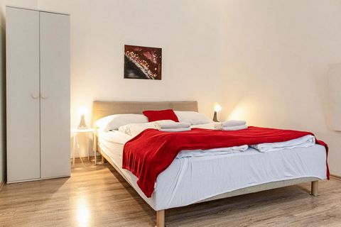 3 spacious apartments facing each other. Each room has a private bathroom, a TV and a kitchenette. A great option for families and group travelers. The perfect location ensures a spacious stay in the immediate vicinity (Wiener Stadthalle and world-fa...