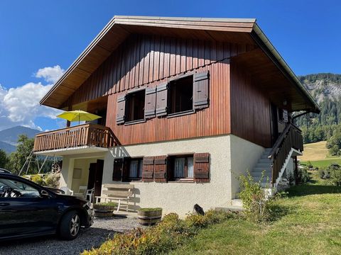 EXCLUSIVE Detached house nestled on the heights of Flumet in a quiet area. Close to the main roads to reach Megève in 20 minutes, Albertville in 35 minutes; 5 minutes from the Espace Diamant ski slopes from the resort of Flumet. This accommodation is...