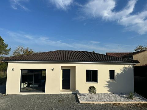 Bergerac, close to amenities and in a quiet environment, we offer you this new single-storey house of 2023. It consists of a spacious entrance, a living room with fully fitted and equipped kitchen of 39m2 overlooking the garden, a pantry. On the nigh...