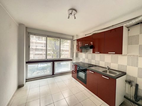 In a dynamic and pleasant area, this T3 apartment is just waiting for your personal touch to make it your living space! Living room, separate kitchen, 2 bedrooms + 1 cellar and parking. The residence is secure and is close to all amenities: pharmacy,...