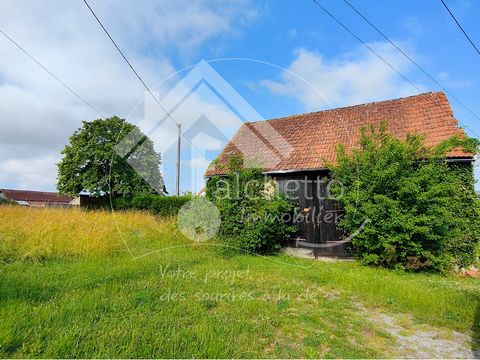 The Falchetto Immobilier agency offers you in the town of Saint Gérand-le-Puy, set back from the N7, a barn of 50m2 built on a plot of land of about 3160 m2 of which 1000m2 is buildable. Water is present but not electricity. The plot is about 18m in ...