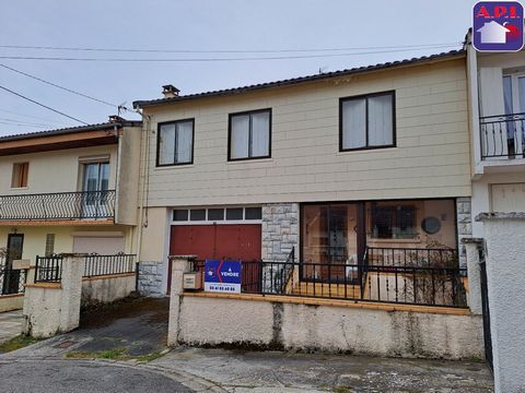 House of 110 m2 of living space with 3 bedrooms, a bright living/dining room of 30m², a kitchen of 9.8m² with a balcony of 9m², a garage of 40m², a courtyard of 17m² and garden of 40m². This house is ideal for a first purchase or a second home after ...