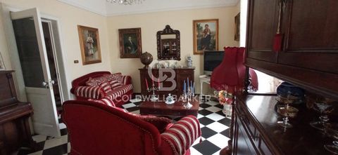Coldwell Banker offers for sale, in the historic center a few dozen meters from the main streets and the seafront, an elegant apartment in a two-storey period building without lift with only three units. The building has undergone a total renovation ...