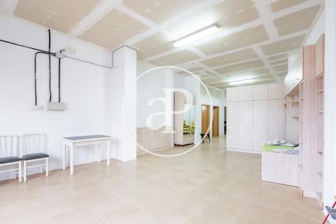 Loft meublée de 99 m2 avec terrasse de 30m2 et vues dans la région de El Saler.La propriété a un chambre, 1 salle de bains, 2 places de parking et chauffage. Ref. VV2101037 Features: - Terrace - Furnished