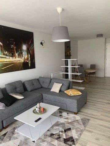 Enjoy refinement and comfort in this apartment located in Floreasca Residence, built in 2019, on the 7th floor. With 2 semi-detached rooms, a generous terrace and modern furniture, this space becomes a contemporary retreat. It benefits from air condi...